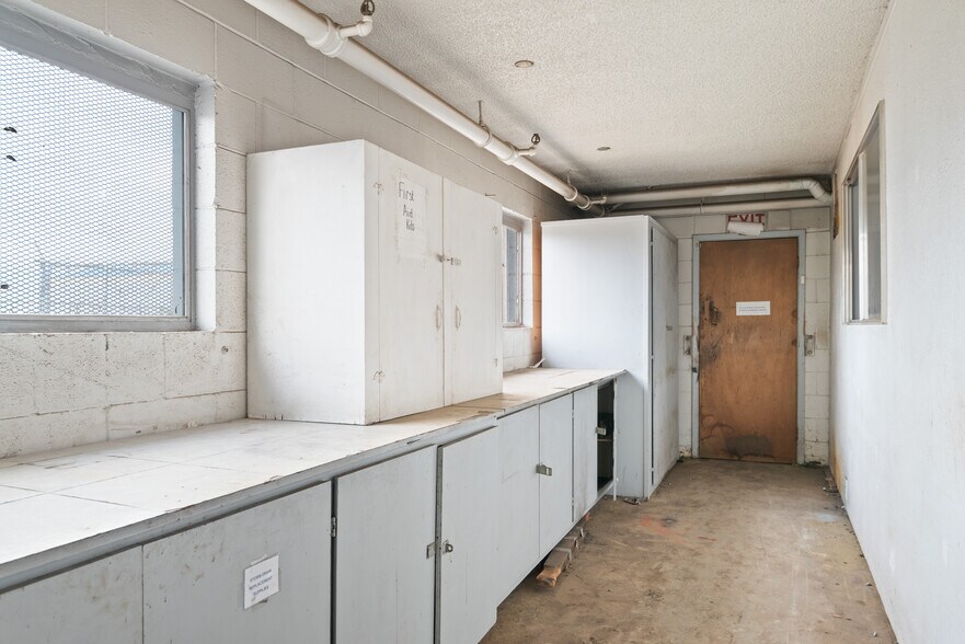 More Photos Of 523 7th Ave, Longview Warehouse For Sale