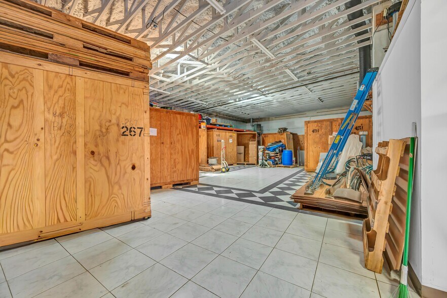 More Photos Of 2391 S Main St, Waterbury Showroom For Sale