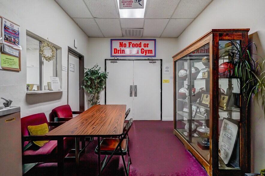 More Photos Of 950 S Central Ave, Compton Schools For Sale