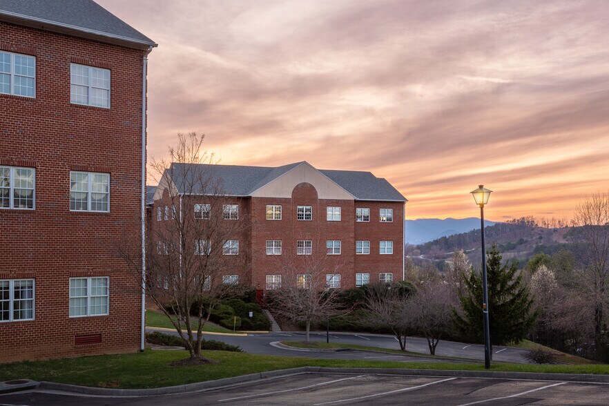 More Photos Of Pheasant Ridge Road, Roanoke Office For Lease