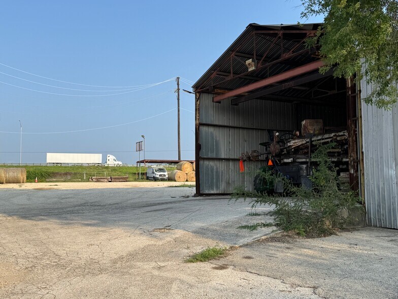 More Photos Of 2954 SE Loop 410, San Antonio Contractor Storage Yard For Sale