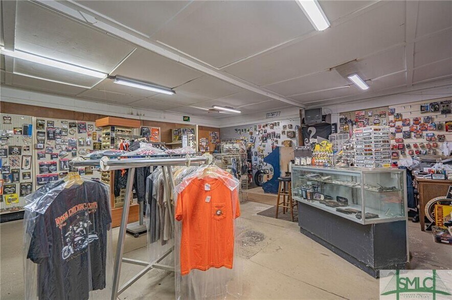 More Photos Of 895 W Highway 80, Eden General Retail For Sale