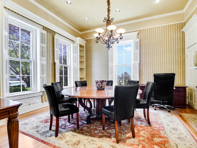 More Photos Of 1008 West Ave, Austin Unknown For Lease