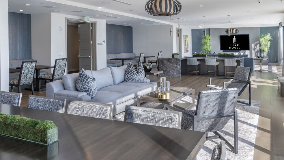 More Photos Of 295 NE Ivanhoe Blvd, Orlando Apartments For Lease