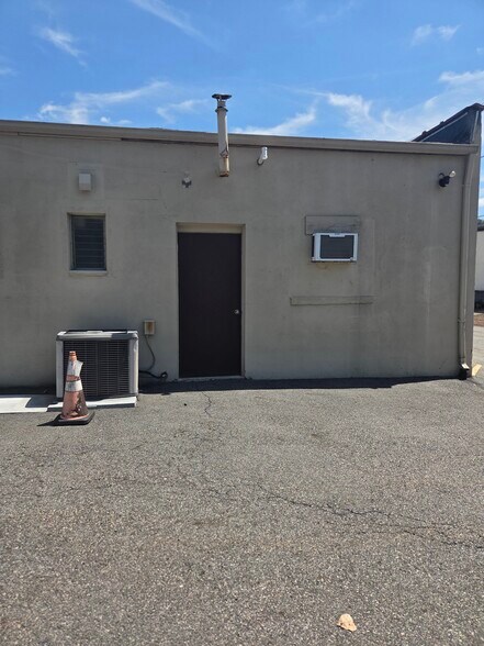 More Photos Of 176 Kinderkamack Rd, Park Ridge Warehouse For Lease