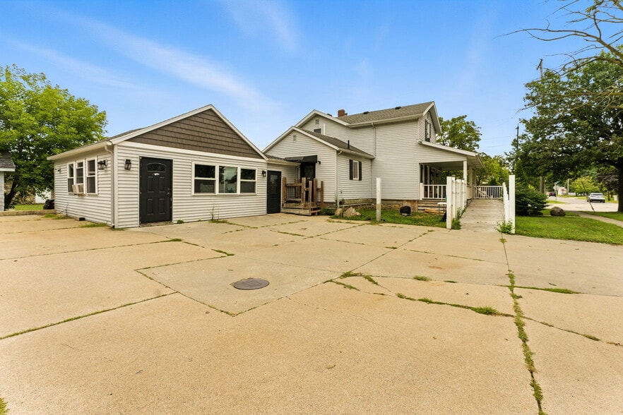 More Photos Of 502 W State St, Hastings Freestanding For Sale
