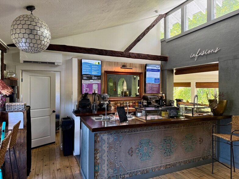 Primary Photo Of 104 Mill Hill Rd, Woodstock General Retail For Sale