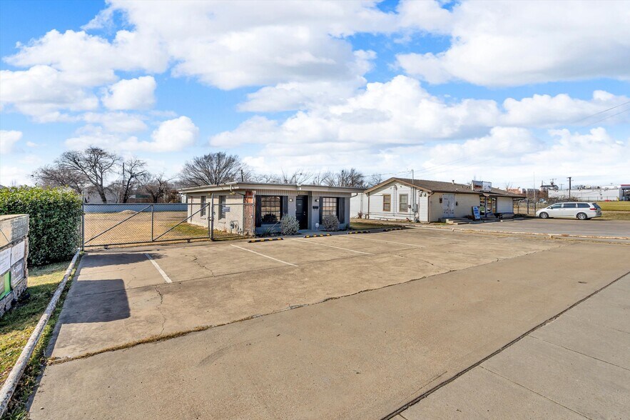 More Photos Of 4005 Rufe Snow Dr, North Richland Hills Medical For Sale