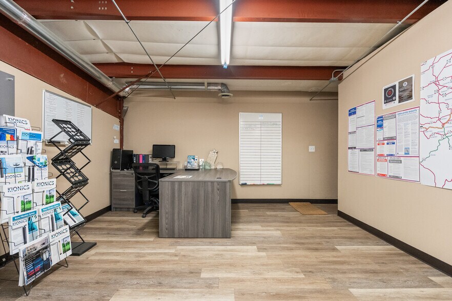 More Photos Of 607 N Gilbert St, Castle Rock Industrial For Sale