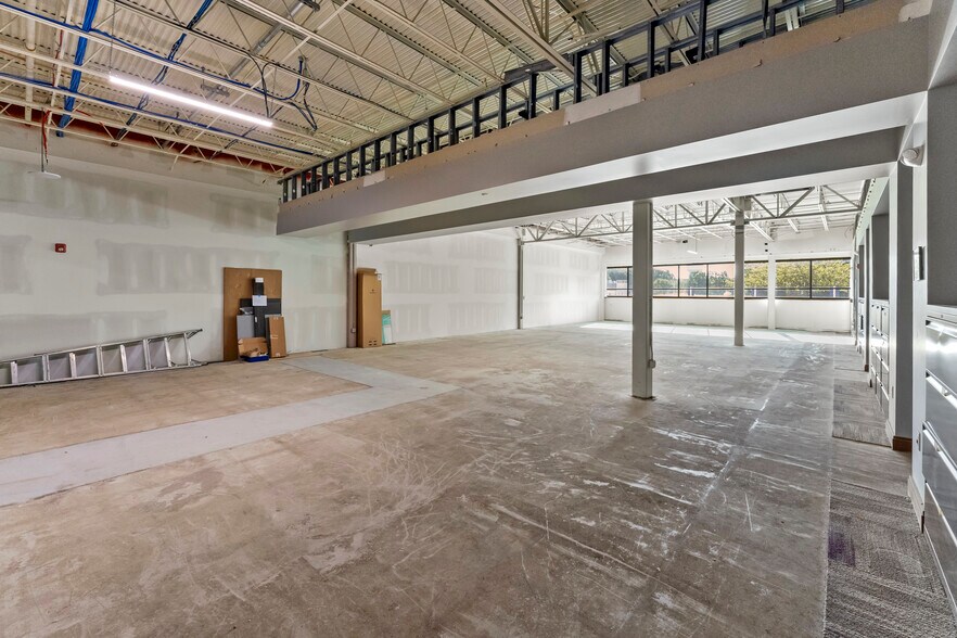 More Photos Of 470 Myles Standish Blvd, Taunton Office For Lease