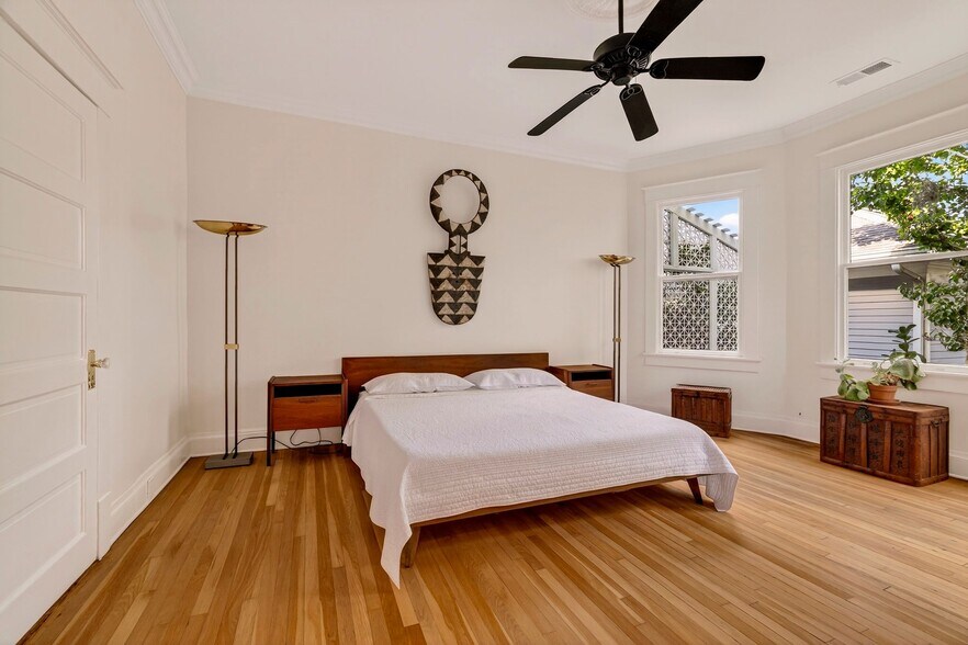More Photos Of 107 E 35th St, Savannah Office For Sale