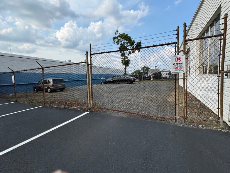 More Photos Of 937 Joyce Kilmer Ave, New Brunswick Auto Repair For Sale