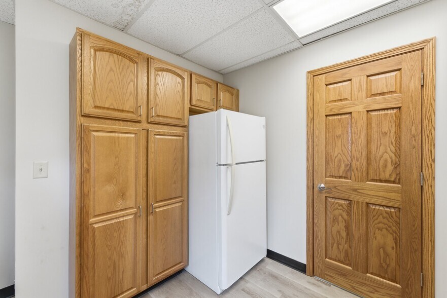 More Photos Of 1221 S Trimble Rd, Mansfield Office For Lease