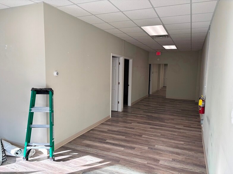 More Photos Of 4212 W Irving Park Rd, Chicago Office For Sale