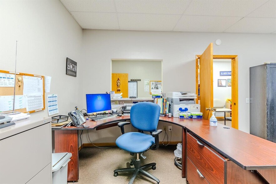 More Photos Of 215 Market St, Lake Park Office For Sale
