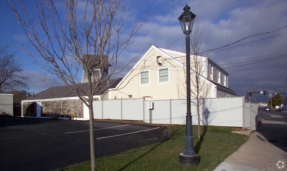 More Photos Of 621-631 Main St, Hyannis General Retail For Lease