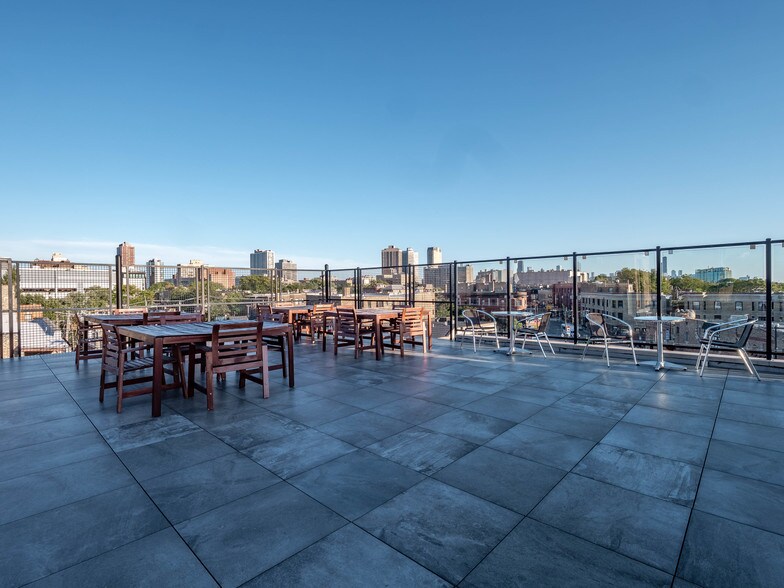 More Photos Of 3033-3035 N Clark St, Chicago Office For Sale