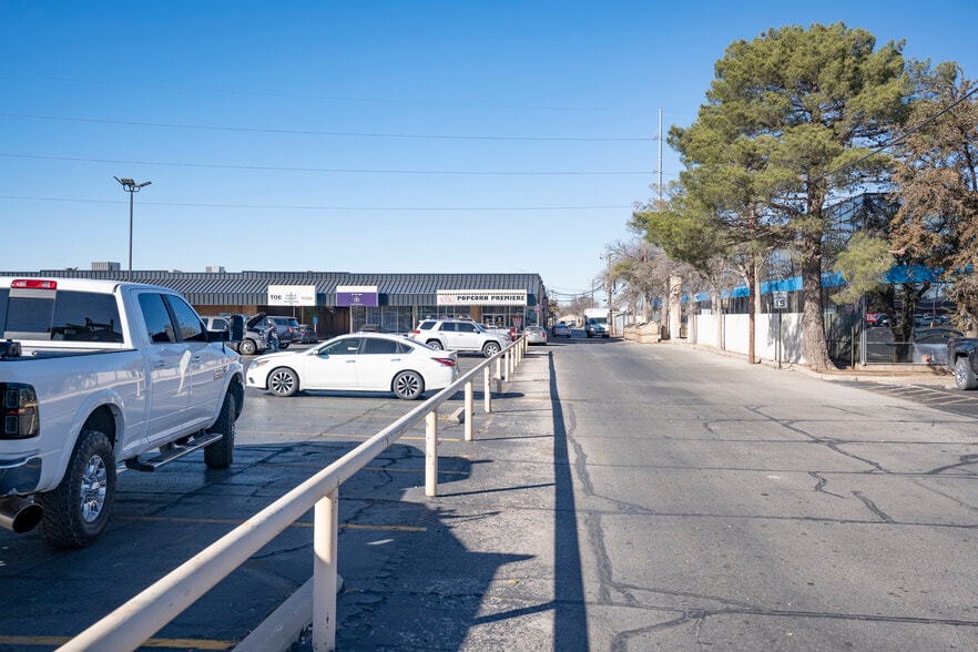 More Photos Of 1000-1108 N Midkiff Rd, Midland Unknown For Lease