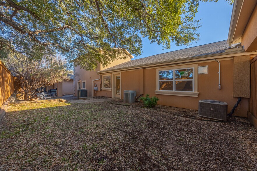More Photos Of 1715 S Morgan St, Granbury Office Residential For Sale
