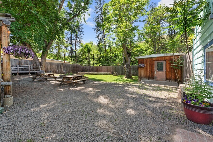 More Photos Of 53943 Highway 86, Halfway Restaurant For Sale