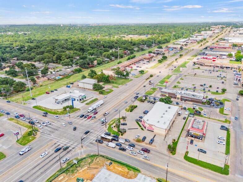 More Photos Of 2401 W Pioneer Pky, Pantego Unknown For Lease