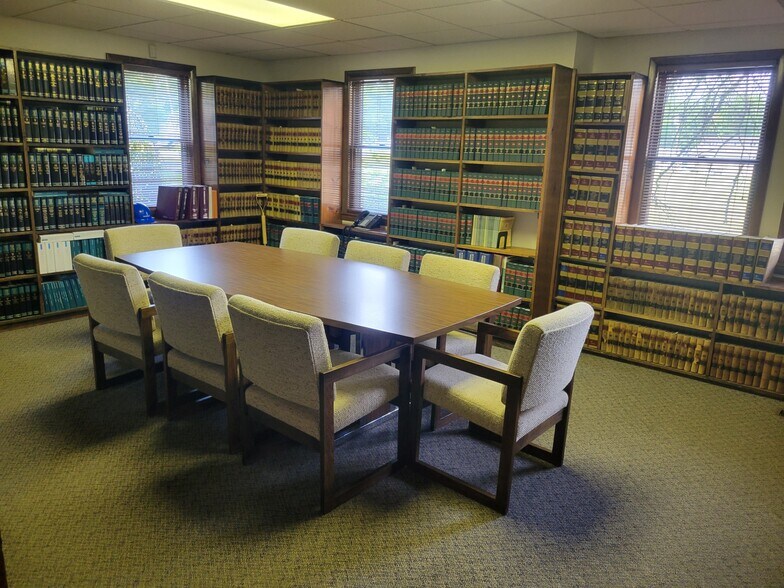 More Photos Of 402 E Main St, Middletown Office For Sale