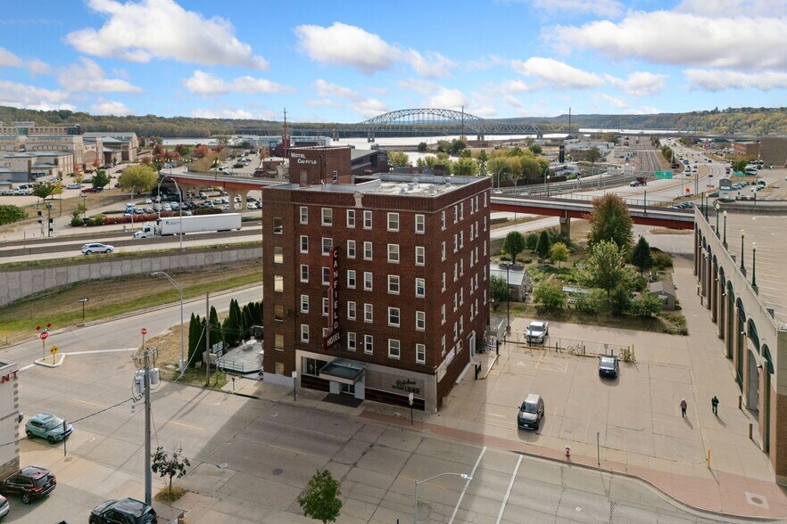 More Photos Of 36 W 4th St, Dubuque Hotel For Sale
