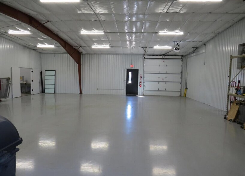 More Photos Of 1703 Candletree Dr, Peoria Warehouse For Lease
