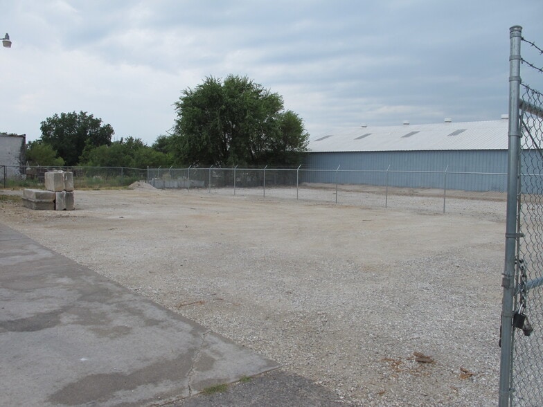 More Photos Of 1530 E Atlantic St, Springfield Service For Sale