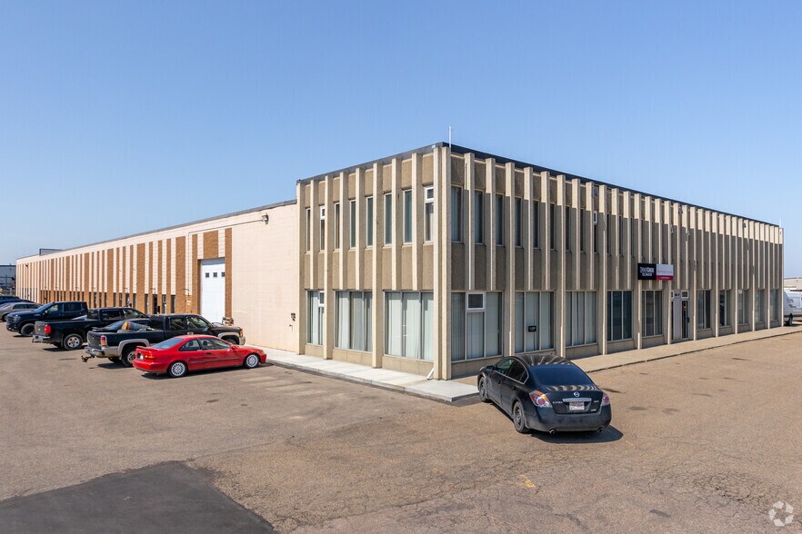 More Photos Of 2104 8th St, Nisku Flex For Sale