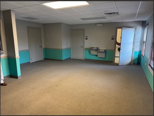 More Photos Of 16 Physician Dr, Clyde Hospital For Sale