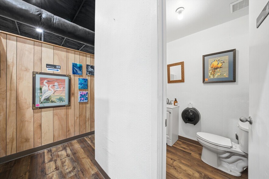 More Photos Of 608 E Leon St, Gatesville Office For Sale