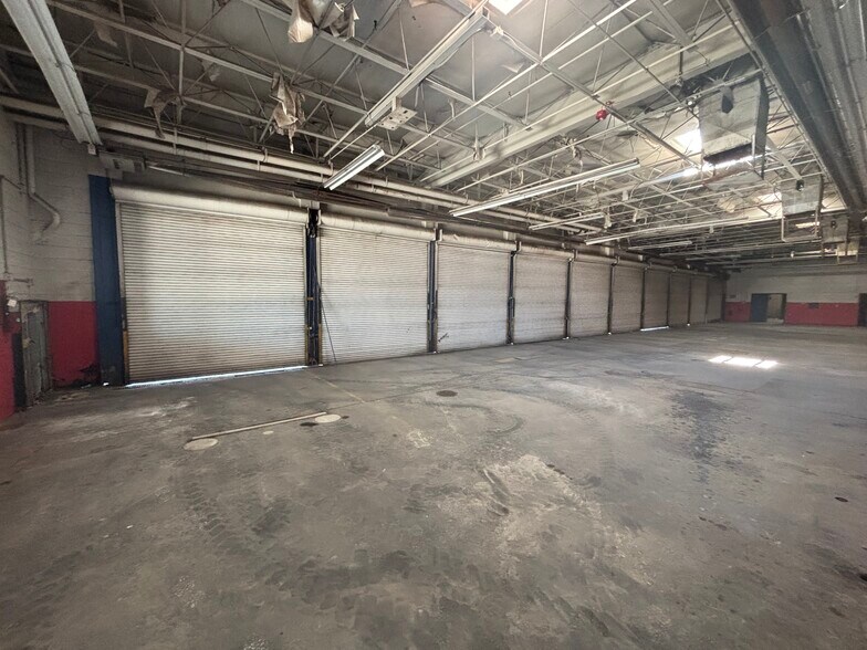 More Photos Of 2424 E McDowell Rd, Phoenix Freestanding For Sale