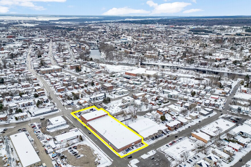 More Photos Of 262 Rue Scott, Saint-Jérôme Warehouse For Sale