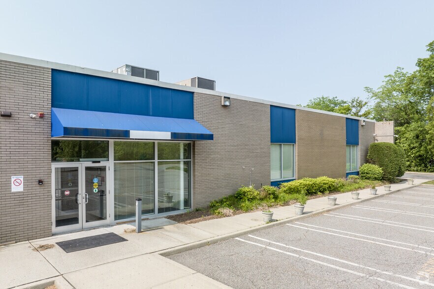 More Photos Of 64 E Midland Ave, Paramus Office For Lease