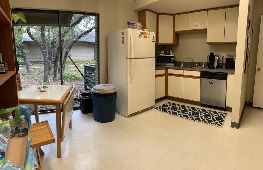 More Photos Of 2525 Wallingwood Dr, Austin Unknown For Lease