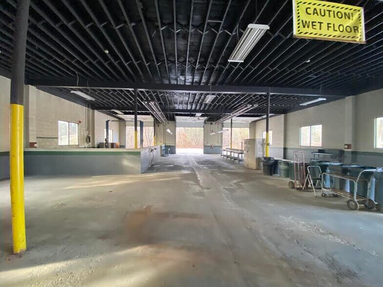 More Photos Of 34 Lafayette Rd, North Hampton Freestanding For Lease