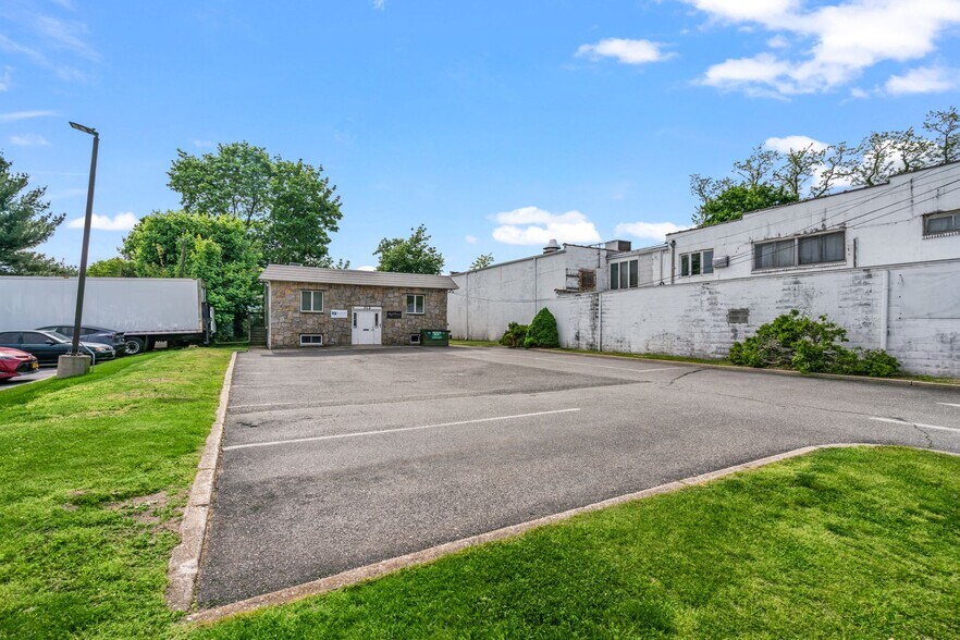 More Photos Of 312 Larkfield Rd, East Northport Office For Sale
