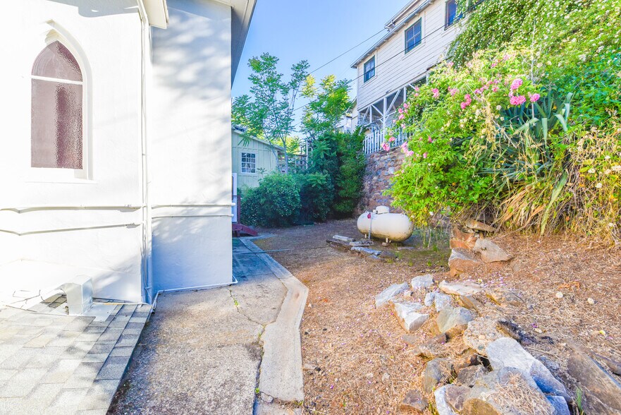 More Photos Of 65 N Washington St, Sonora Religious Facility For Sale