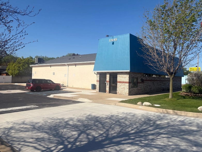 Primary Photo Of 17445 Ecorse Rd, Allen Park Office For Sale