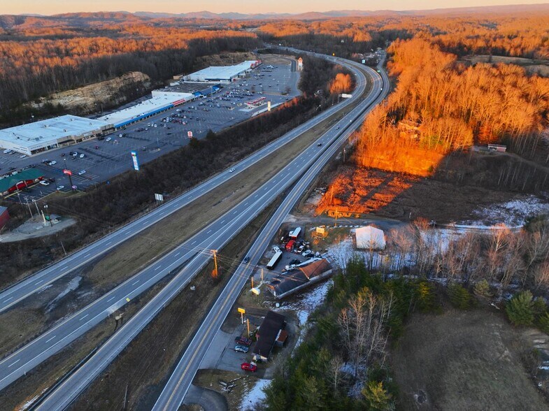 More Photos Of 178 Old Fayette rd, Oak Hill Showroom For Sale