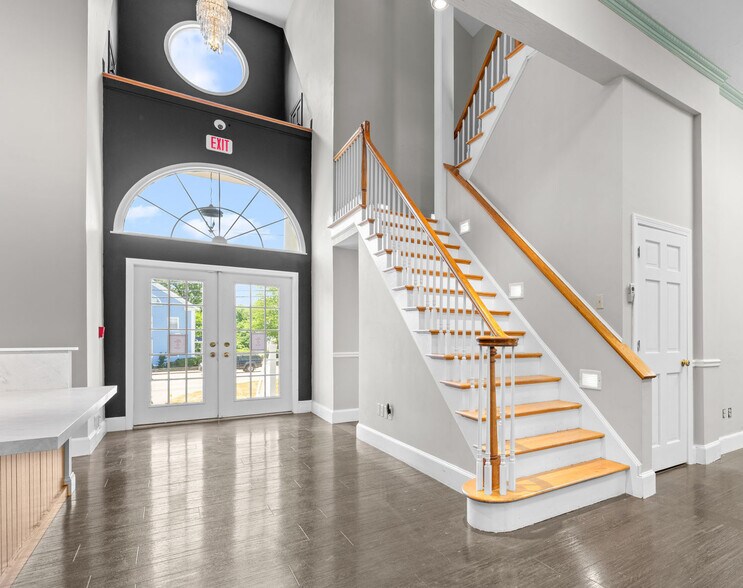 More Photos Of 580 Washington St, Easton Office For Lease
