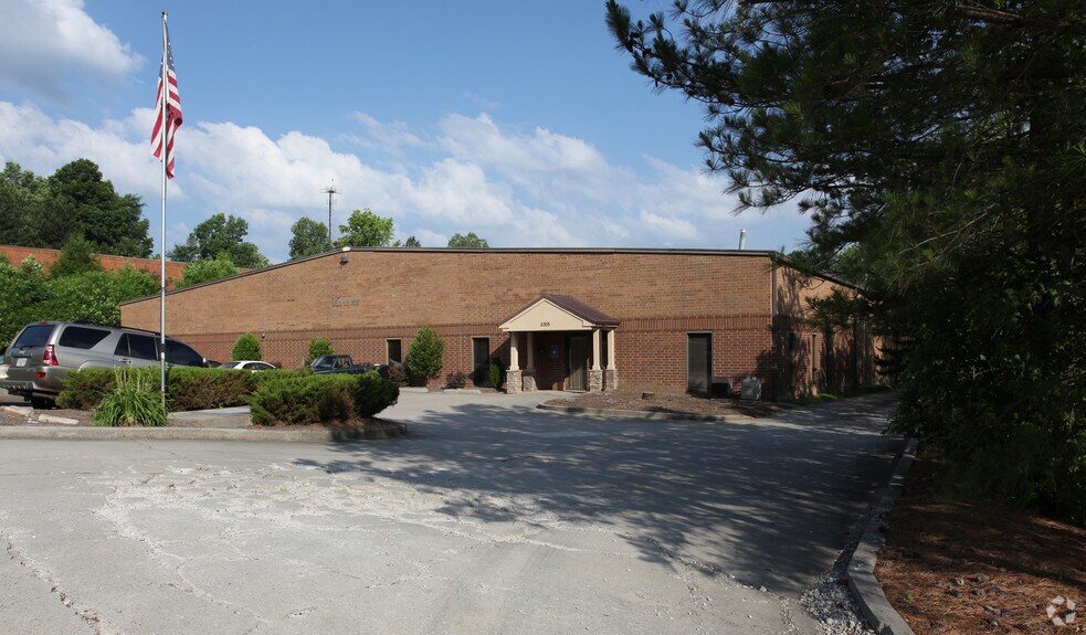 Primary Photo Of 5305 Webb Pky NW, Lilburn Warehouse For Sale
