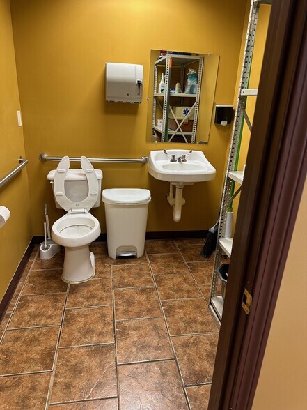 More Photos Of 81 Western Industrial Dr, Cranston Warehouse For Sale