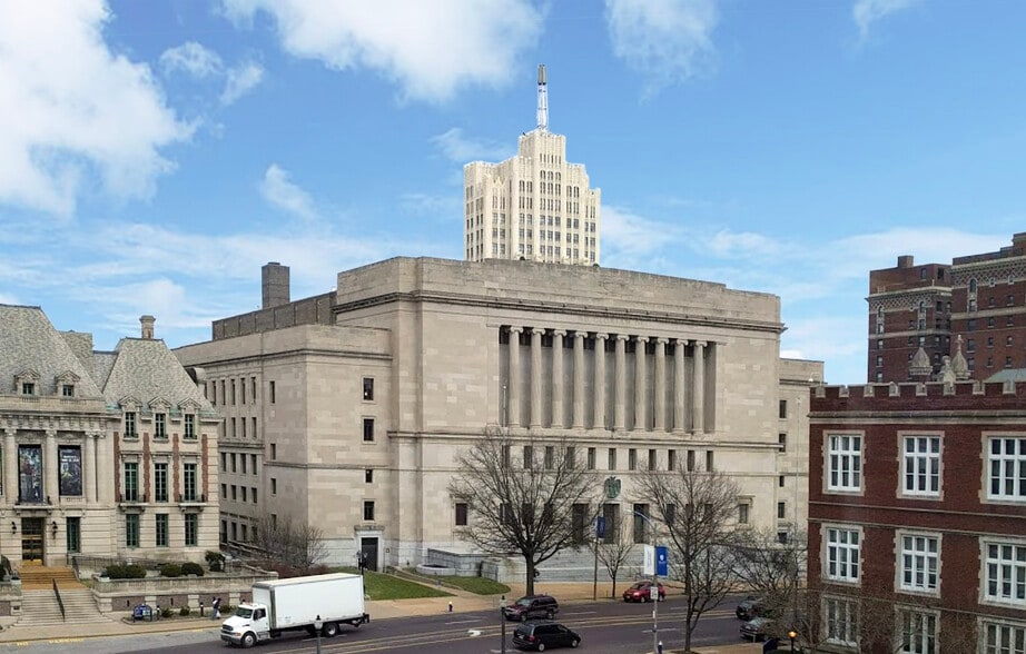 Primary Photo Of 3633 Lindell Blvd, Saint Louis Office For Sale