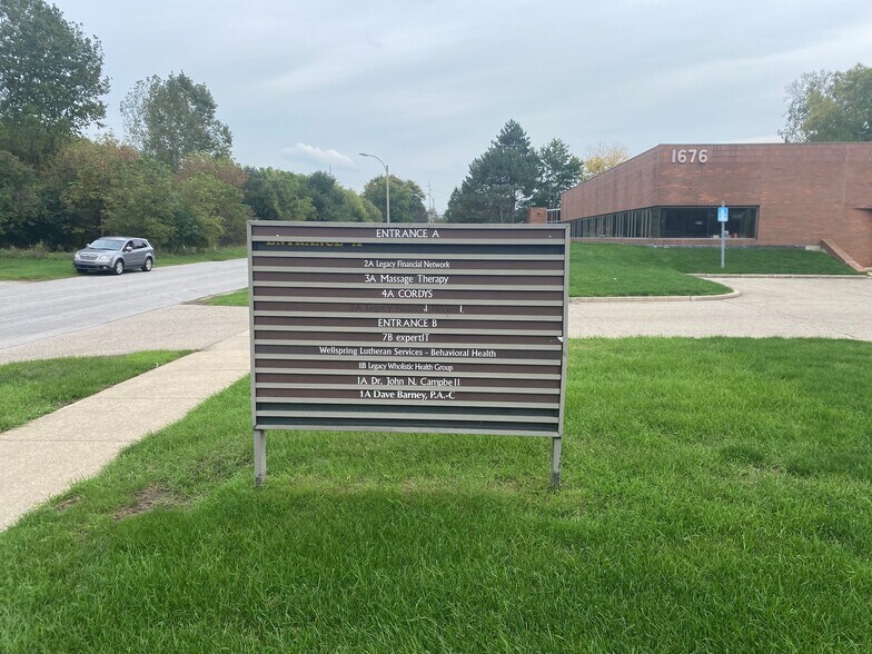 More Photos Of 1676 Viewpond Dr SE, Grand Rapids Office For Lease