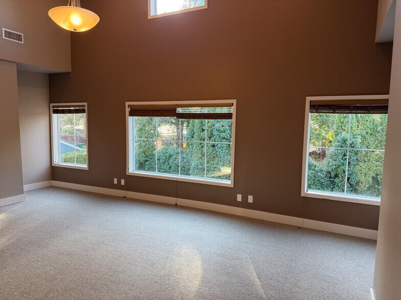 More Photos Of 9570 SW Beaverton Hillsdale Hwy, Beaverton Office For Sale