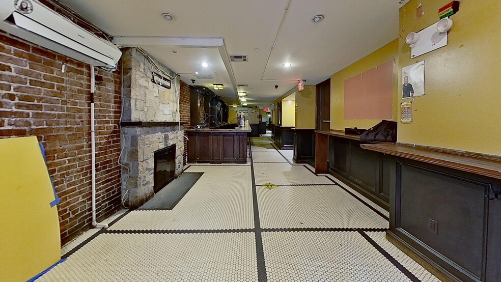 More Photos Of 250 W 72nd St, New York Apartments For Lease