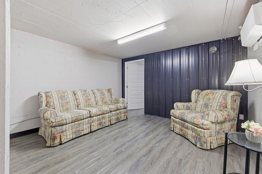 More Photos Of 325 W Main St, Lebanon Office Residential For Sale