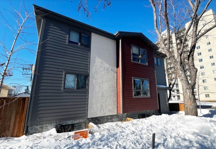 Primary Photo Of 300 Oakland Av, Winnipeg Apartments For Sale